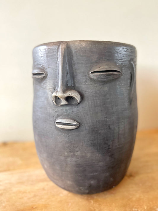 Smoked Clay Planter con Cara - Large