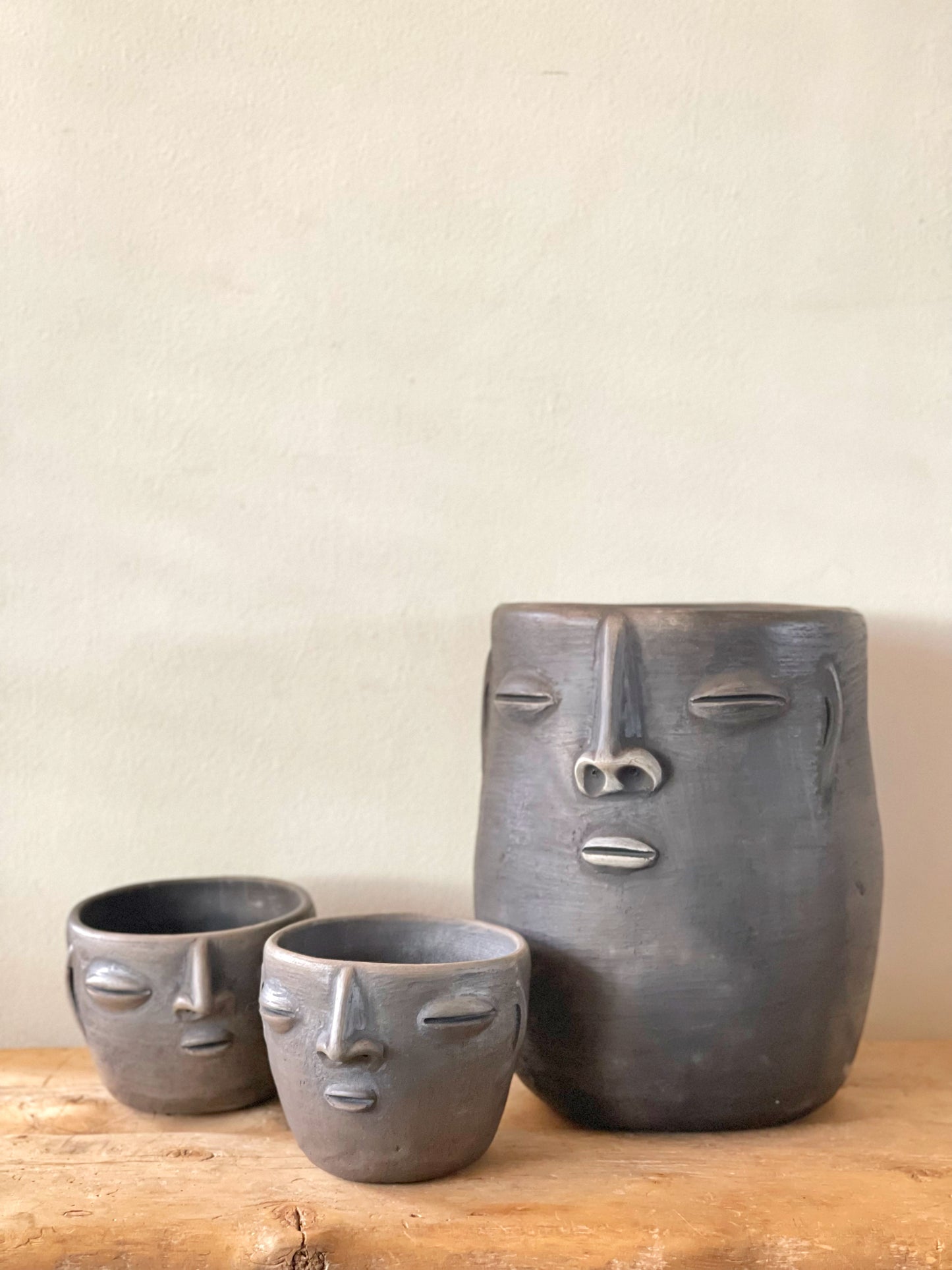 Smoked Clay Planter con Cara - Large