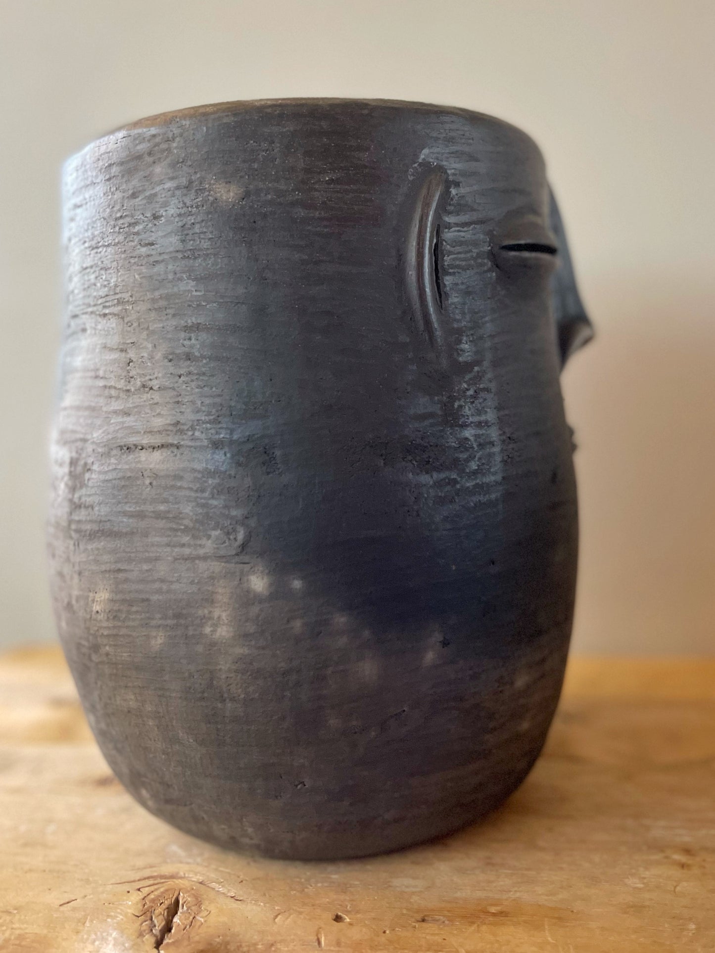 Smoked Clay Planter con Cara - Large